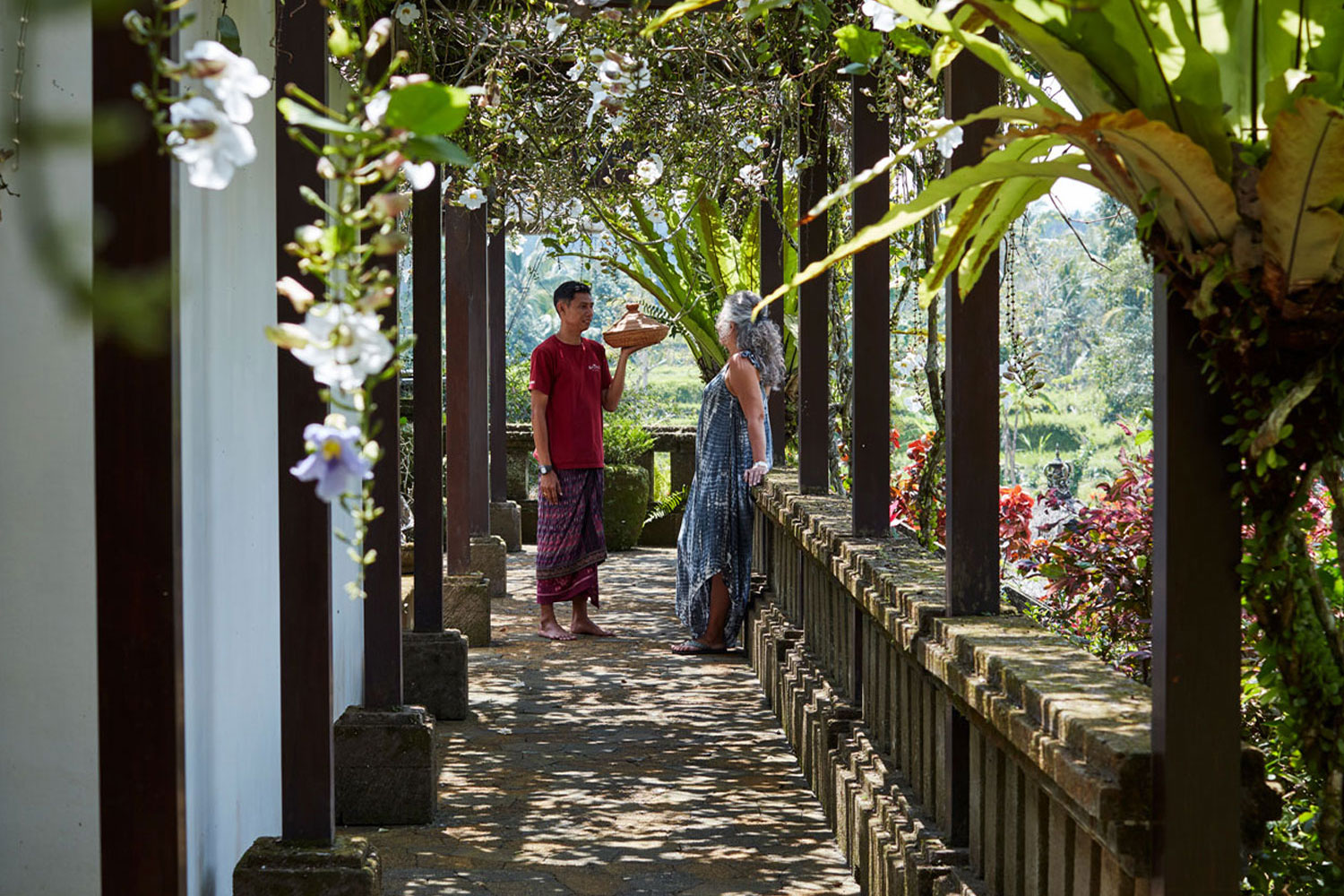 villabayad_ubud_garden_flowering_pergola