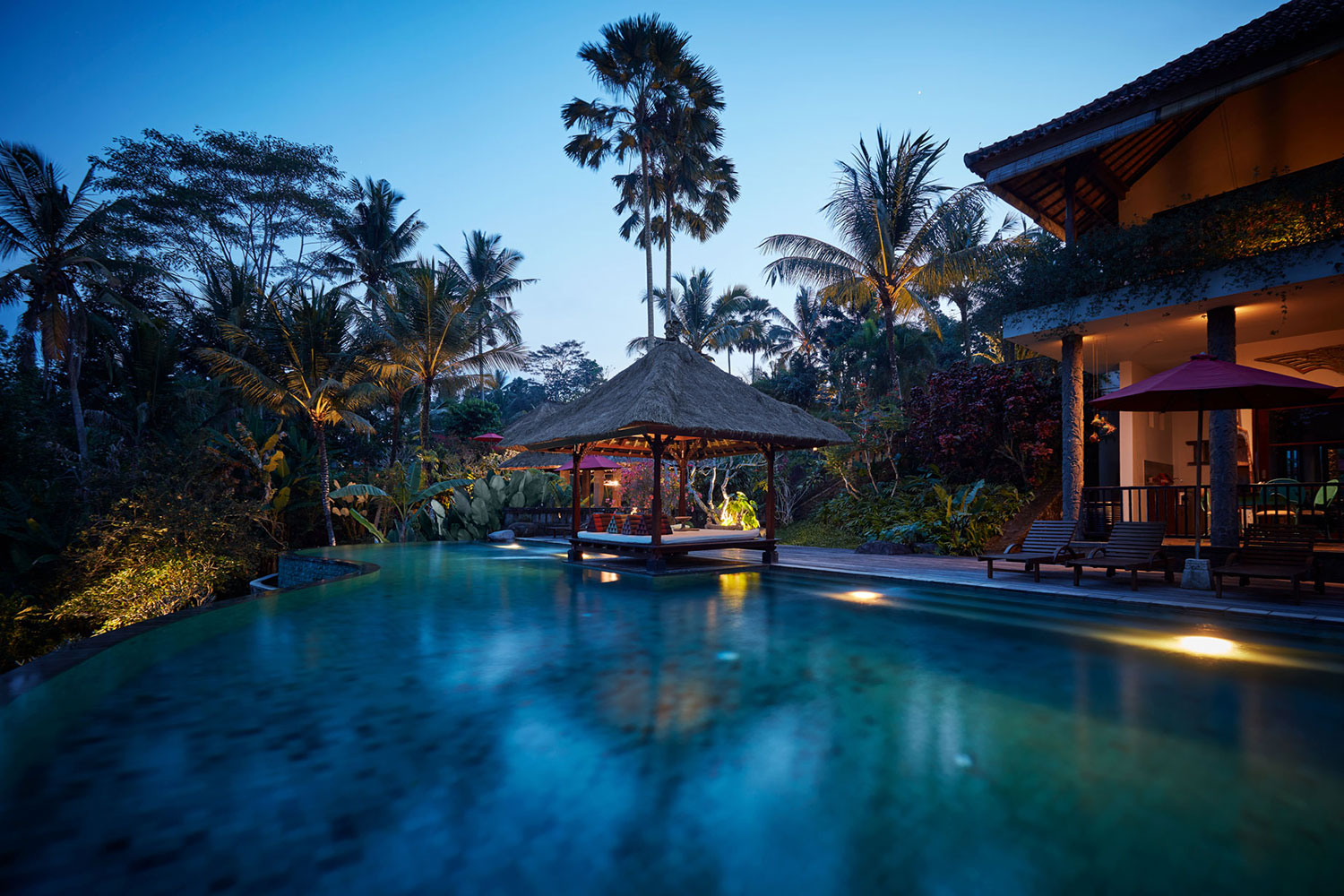 villabayad_ubud_pool_night